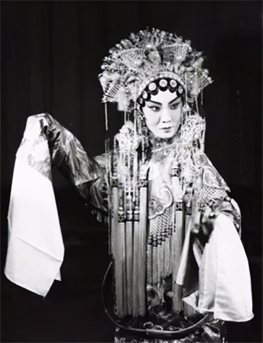 郭兰英脊椎被打断原因,郭兰英脊椎骨折原因