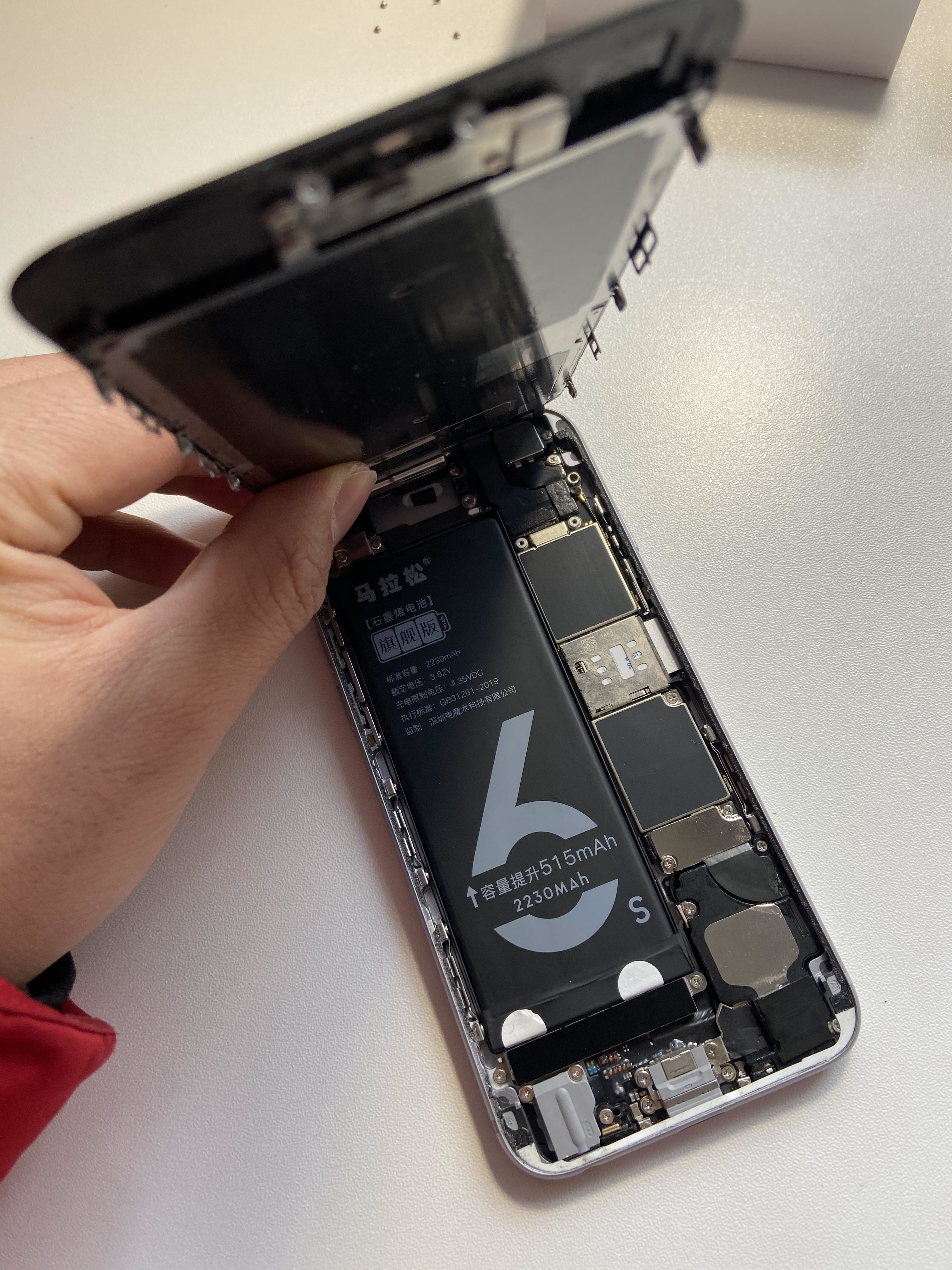 给四年前的iPhone6s换上这款电池，竟然满血复活，恢复如初