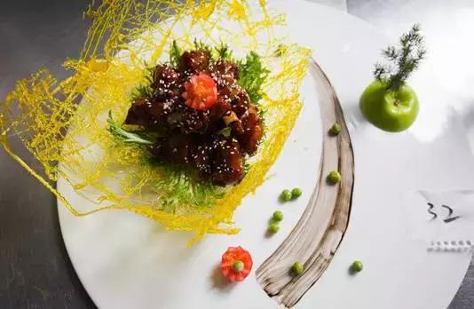 一个牛的餐饮老板不是扎在厨房里创新菜，而是给饭店带来生意！