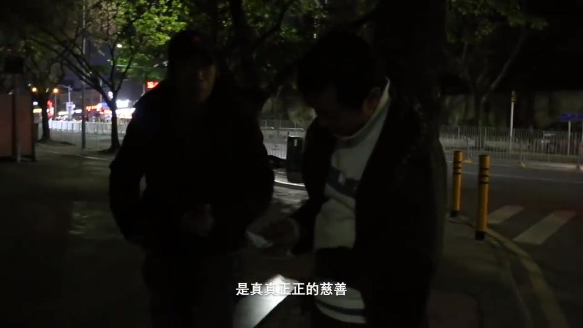 三和大神上一天玩三天，日结100吃4元的面，8块钱网吧包夜