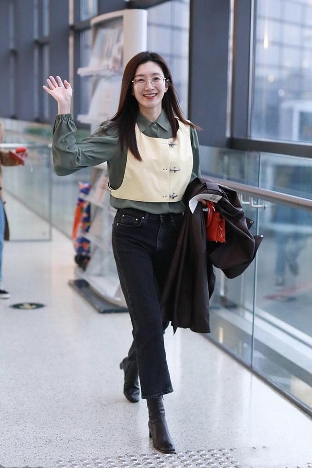 轻熟风休闲外套穿搭女高级感,马甲外套穿搭小香风