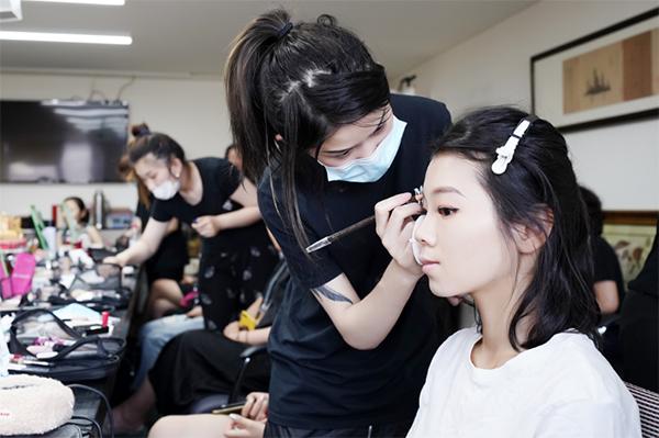 新手化妆师怎么找工作,新手化妆师怎么找兼职