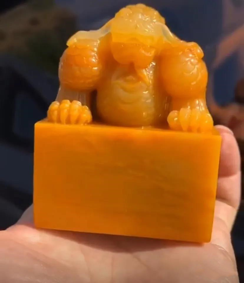 黄玉与黄龙玉哪个收藏价值高,黄龙玉能用精油养护吗