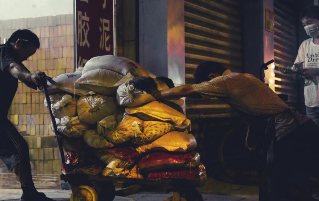 买了一套房子可一点也不高兴,买一套房子就花了几十万