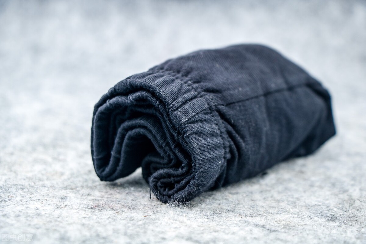 裤子流黄色分泌物是怎么回事,内裤老是有黄的分泌物是什么感染