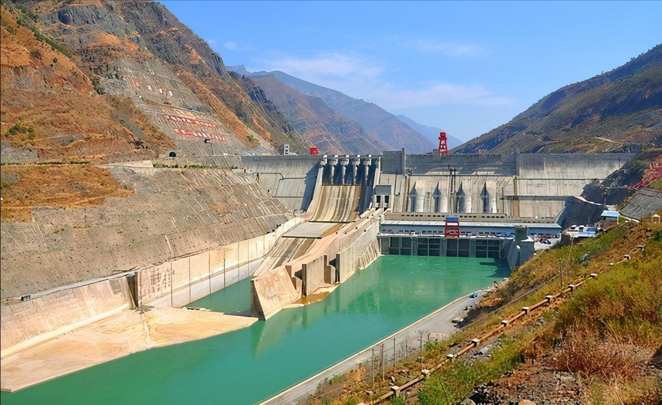 刚当首富三个月，千亿王国就崩了，最惨中国首富真是个大忽悠？