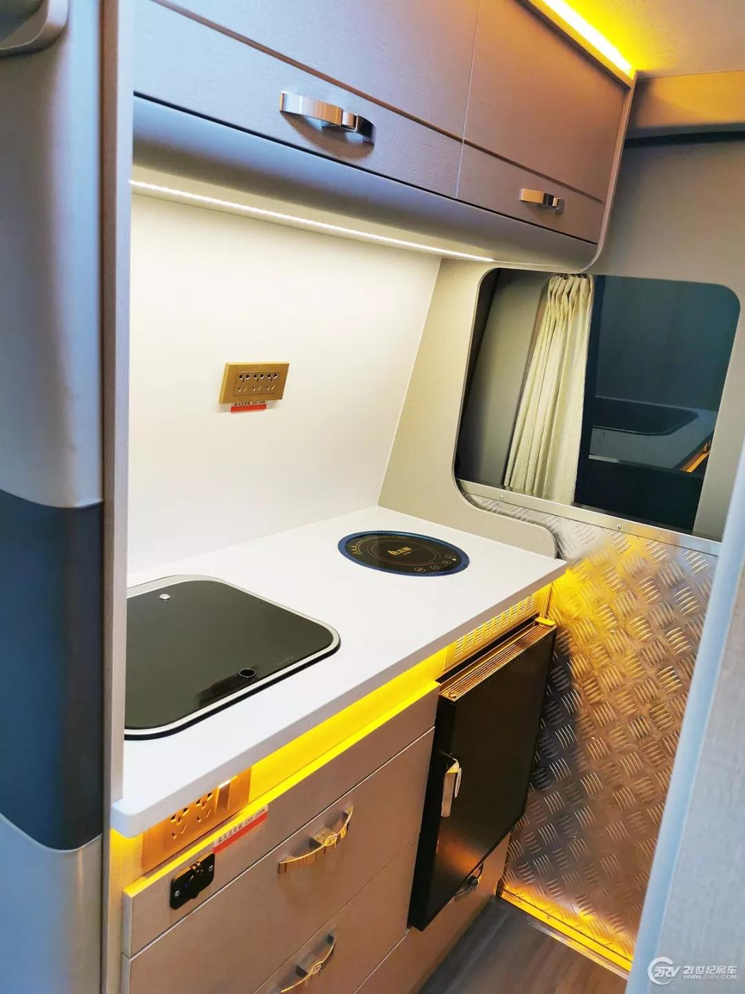 最新款大通v80b型房车,大通原厂2018款rv80b型短轴房车