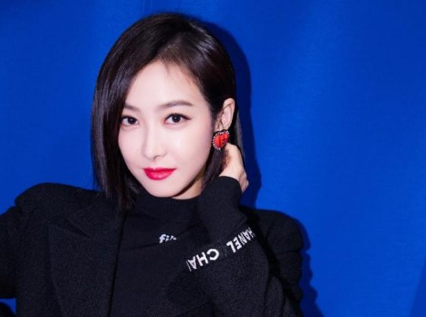 圆脸气质女人味发型,不烫的圆脸短发发型显气质