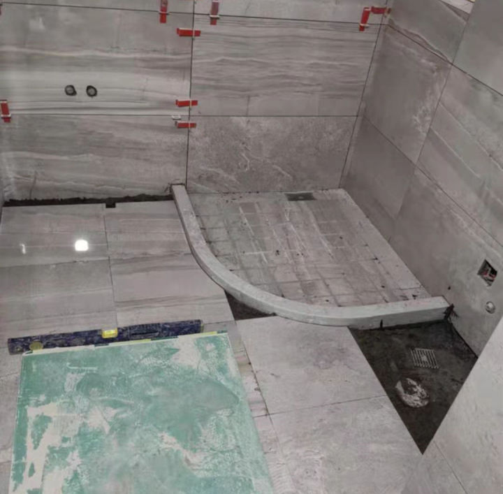 浴室的石基是预埋好还是直接粘好,预埋的石基能用几年