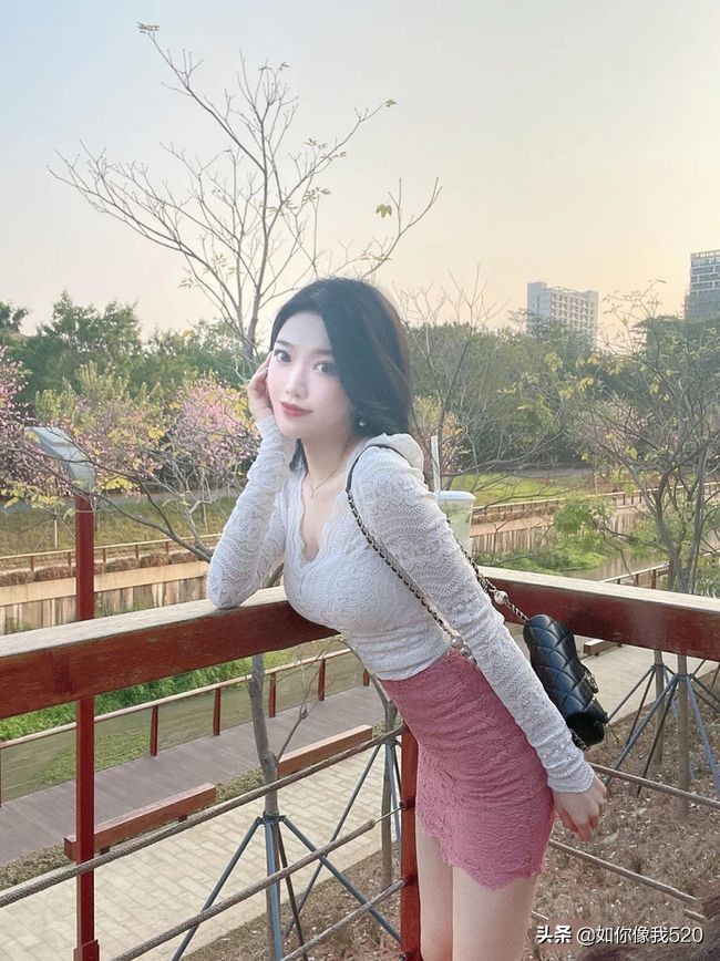 印花蝴蝶包臀吊带裙微胖穿搭,法式吊带连衣裙气质穿搭