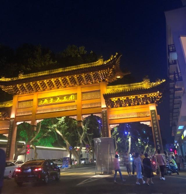 上海朱家角古镇值得游玩么,上海朱家角古镇离湖州远么