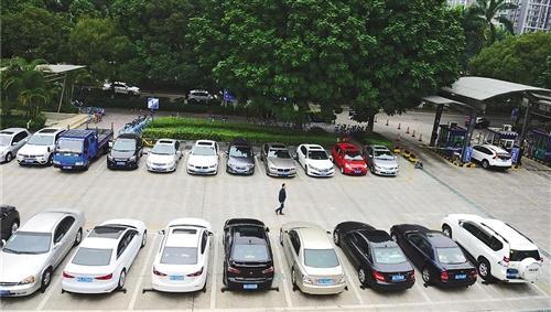 怎么样清洗小车发动机上的灰尘,清洗发动机油污有什么办法