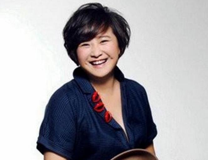 贾玲发博：自己第一次“开火车”紧张，网友：真香！厉害了我的玲