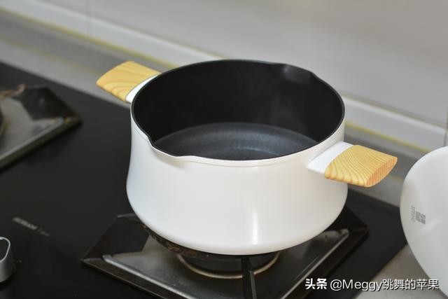 有涂层的锅要不要开锅?简单几步,熬一锅好粥,自带甜味养胃暖身