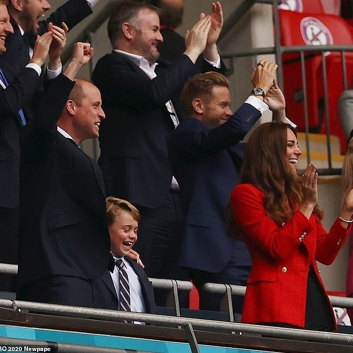 凯特带娃,凯特带娃出街