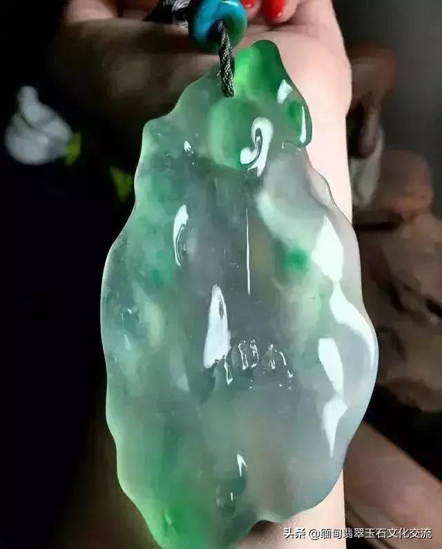 翡翠最简单的保养方法是用水泡吗,翡翠保养方法分享如何保养翡翠