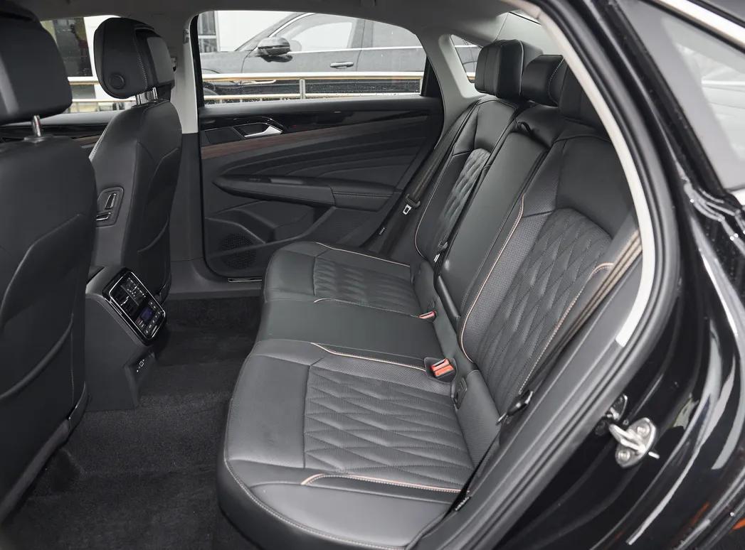 大众帕萨特1.4t值不值得购买,一口气降到5万的车