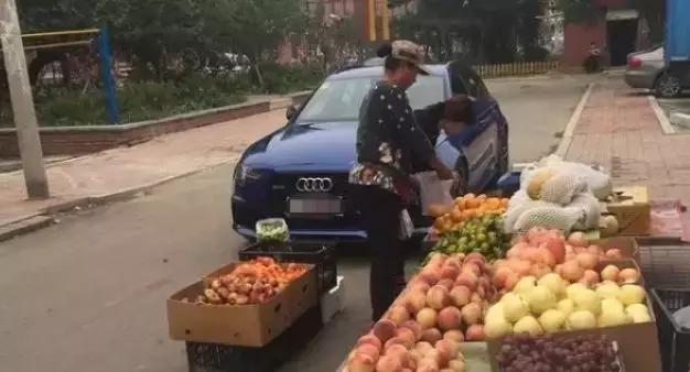 rs6vs保时捷gt2rs,一辆保时捷一套2000平房子