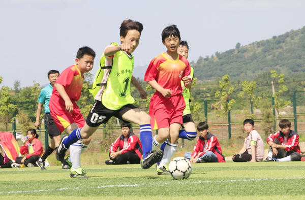 麓山滨江首届校园足球联赛开赛,青少年足球联赛开幕简讯