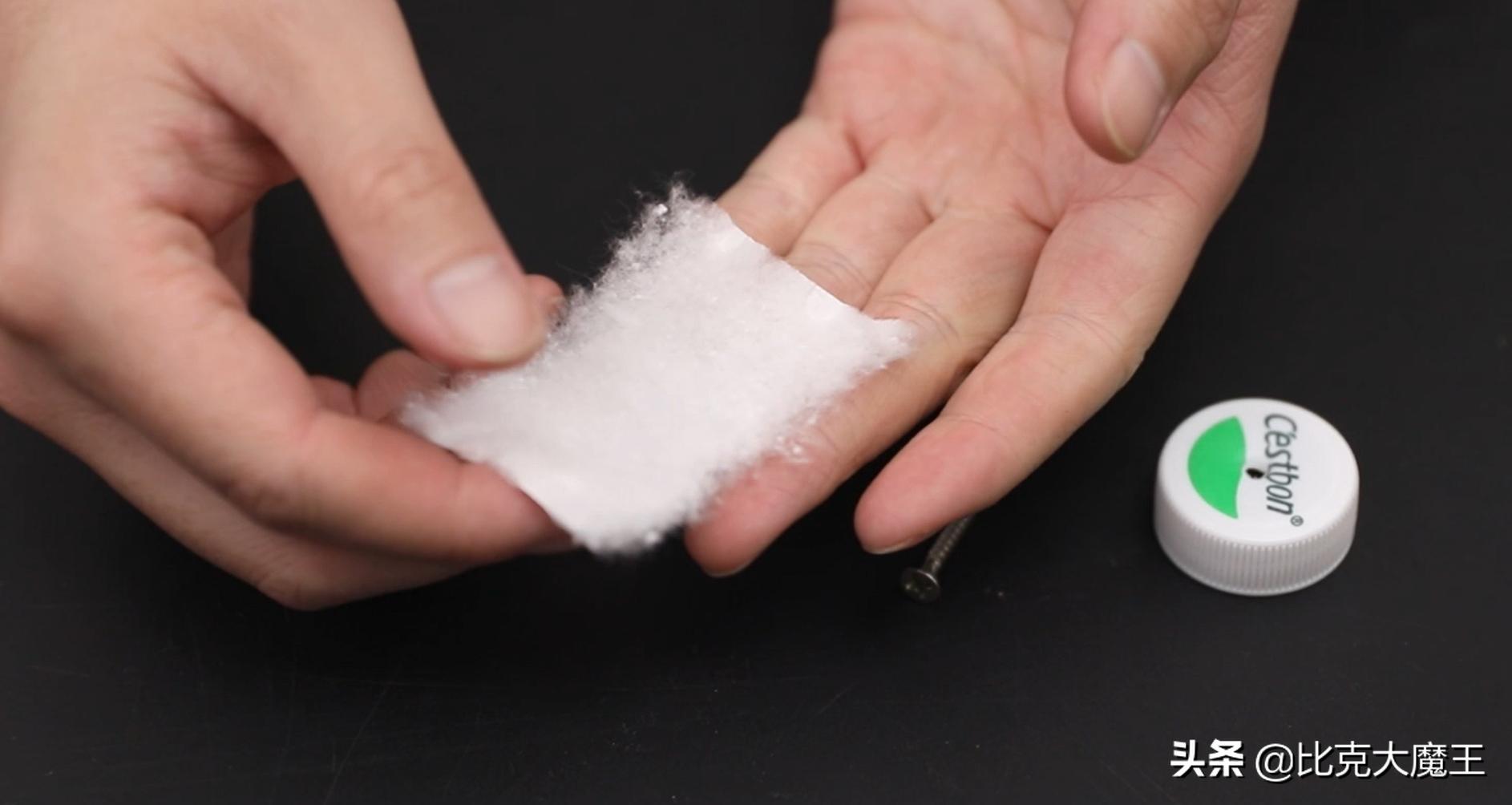 如何用塑料瓶制作自动浇花器,塑料瓶改成自动浇花器