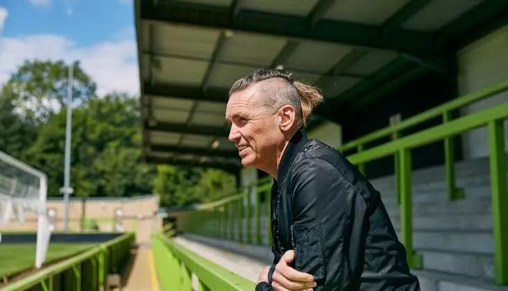 这么有钱还这么“抠”！素食43年的他究竟经历了什么？