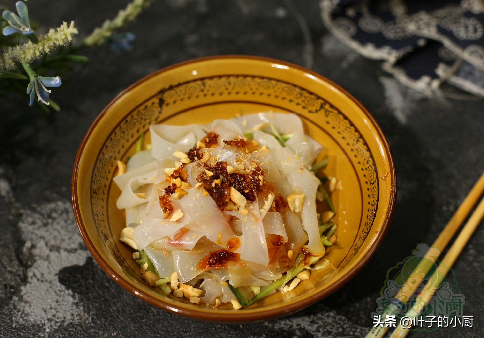 正宗凉皮做法超详细教程,正宗凉皮的做法与配方全过程