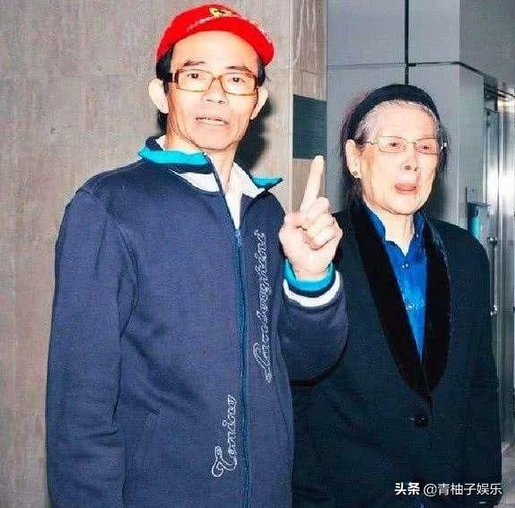 梅艳芳母亲住院视频,梅艳芳临终在医院接受采访