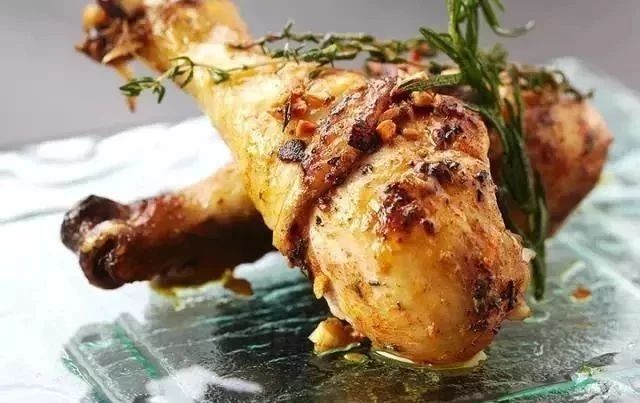 在泰国旅游让我见到很多新鲜事物,在泰国能学习到很多知识的地方