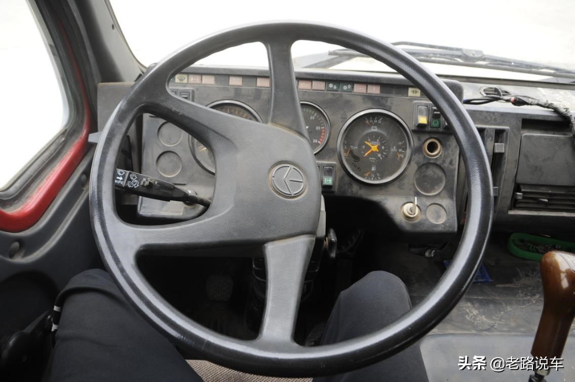 重庆铁马6x6军用车多少马力,重庆铁马6x6军用越野车