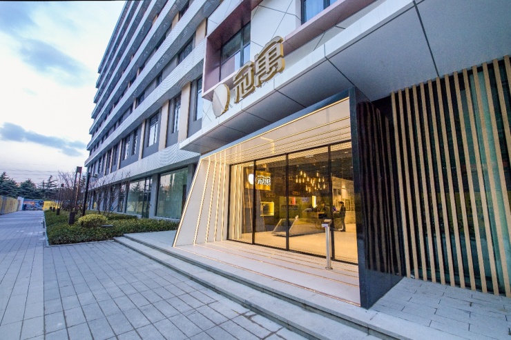 服务引擎百亿元年：龙湖要做穿越周期的全优生