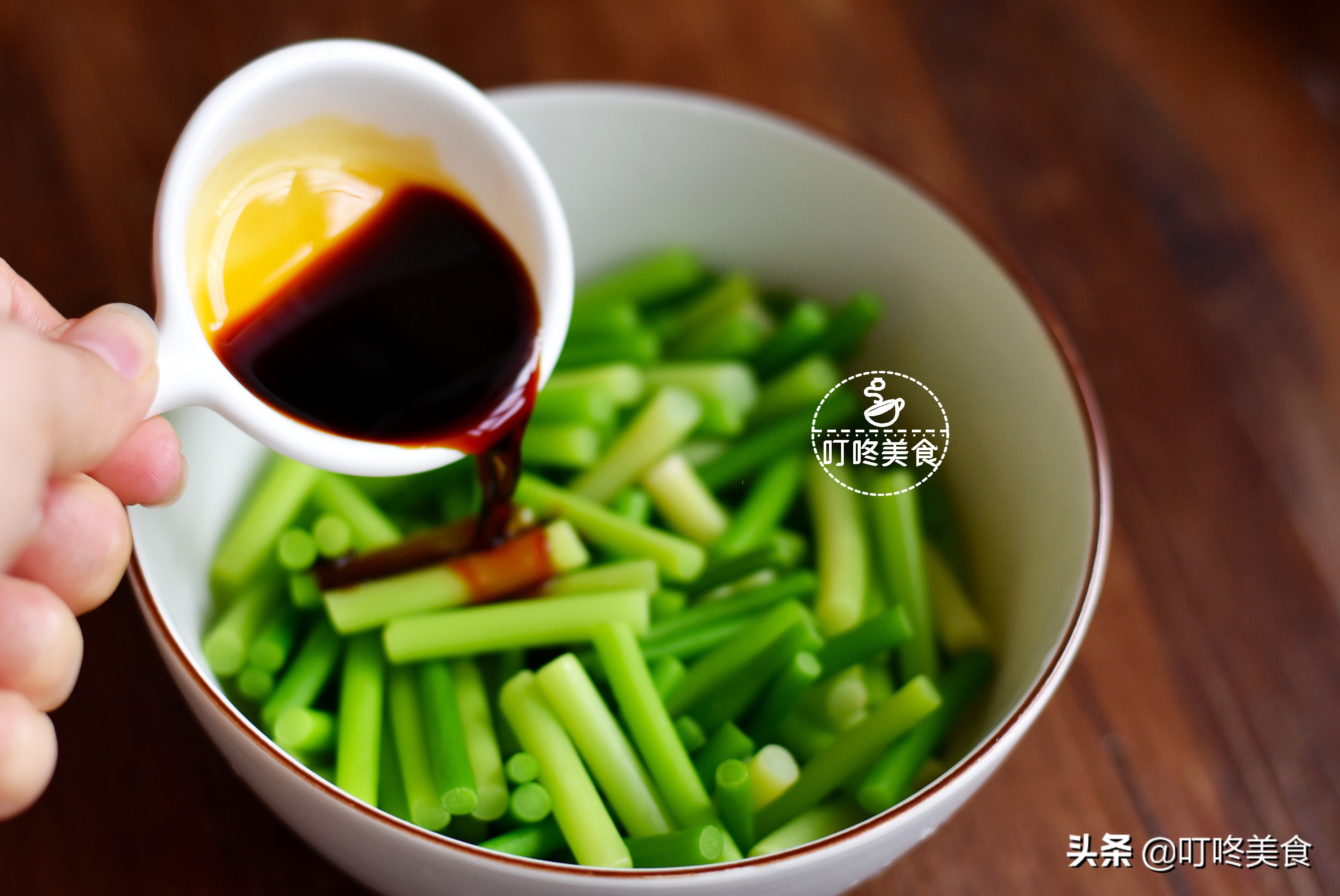 天气热吃这菜简单美味还很健康,天热了教你一道下饭菜