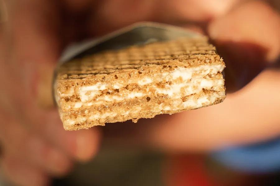 在李佳琪直播间买零食，是个划算的选择吗？