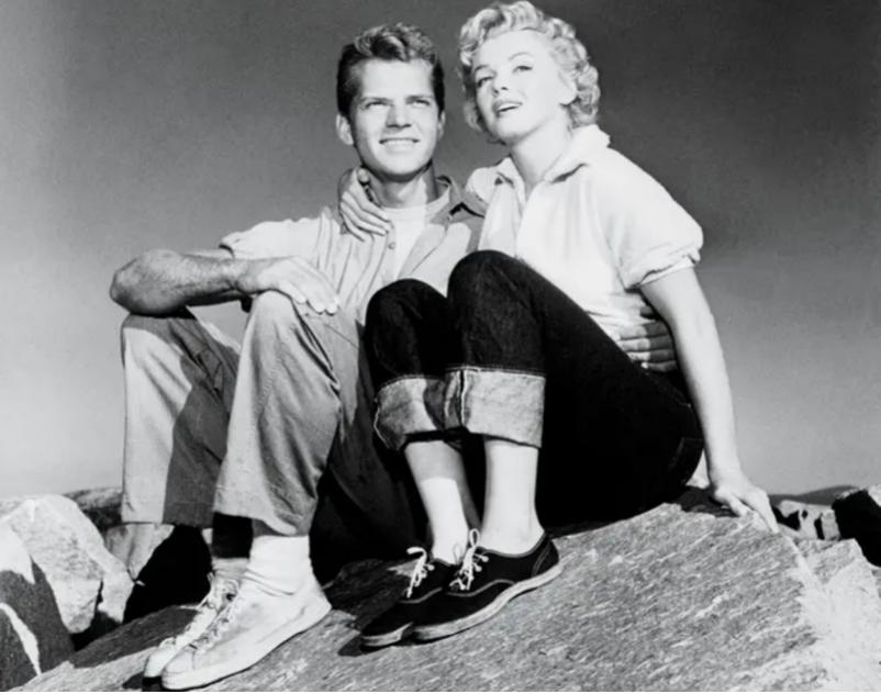 耐克巴菲特运动鞋,巴菲特nike运动鞋