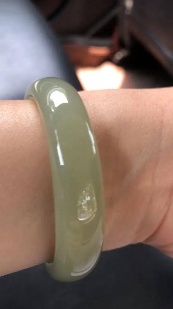 青海料白玉镯值多少钱,200多的青海玉手镯是真的吗