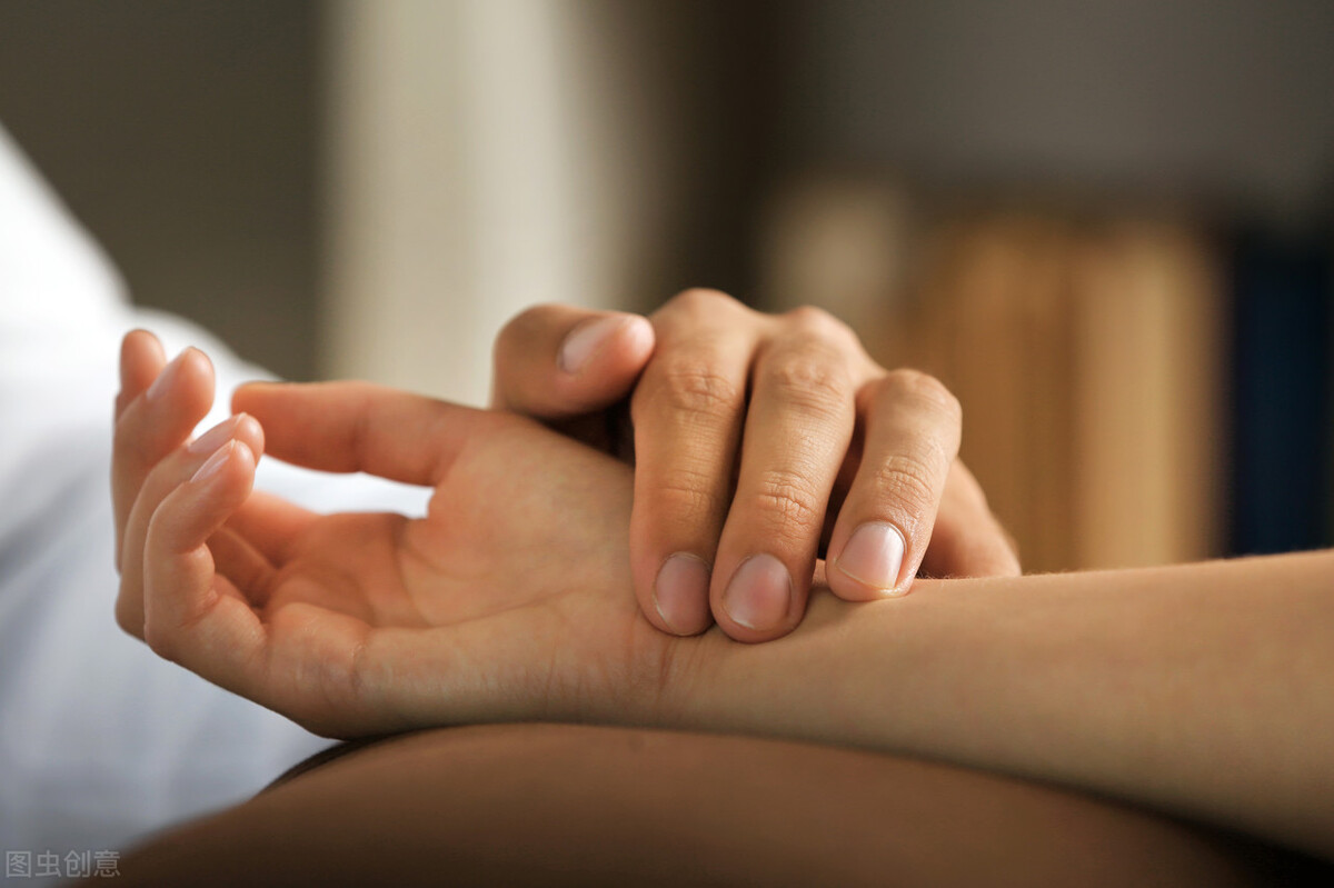 牙龈肿痛嘴角生疮吃什么中成药,牙龈肿痛口舌生疮哪里有火