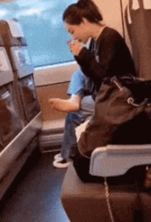 为什么闻自己脚臭后头痛,为什么闻自己脚臭会上瘾