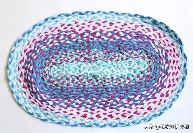 旧毛衣编织地毯最简单方法,旧毛线编织地毯地垫的视频