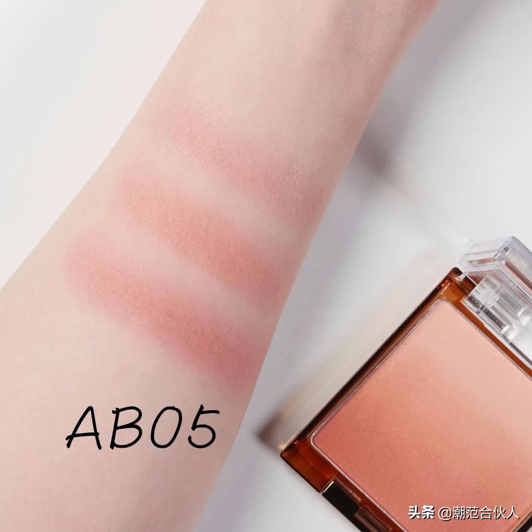 李佳琦omg这个产品也太好用了吧,李佳琦被称为美妆界的代名词