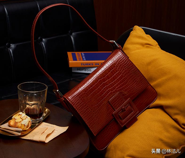 今年春夏必买的4款包包,包包推荐小众高级感红色