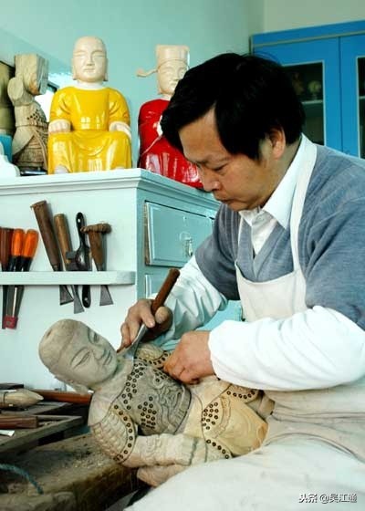 这位吴江农民，用画笔绘出五彩的梦