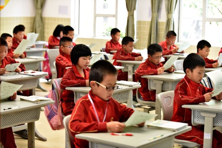 新华社谈中国足球青训,新华社点评恒大