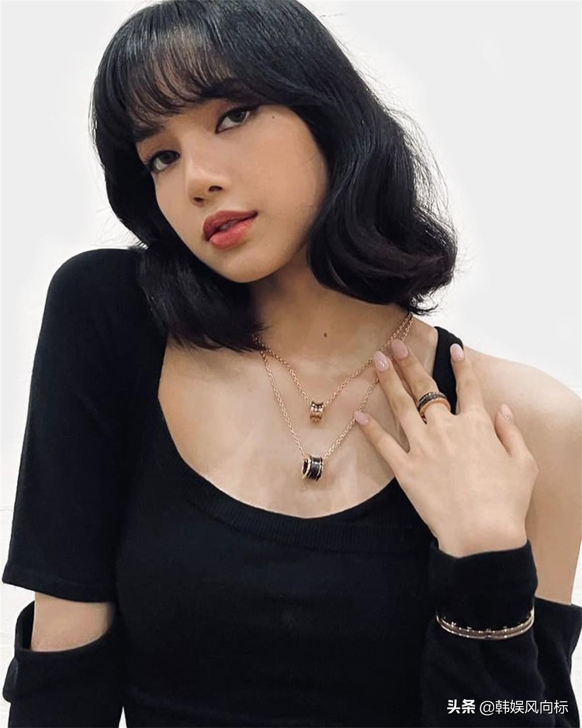 BLACKPINKLisa的这身宝格丽服装，需要花费多少钱？