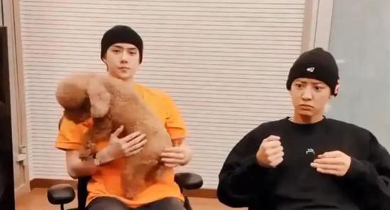 如何打破冬季穿搭的沉闷感,夏天怎么穿衣打破平庸感