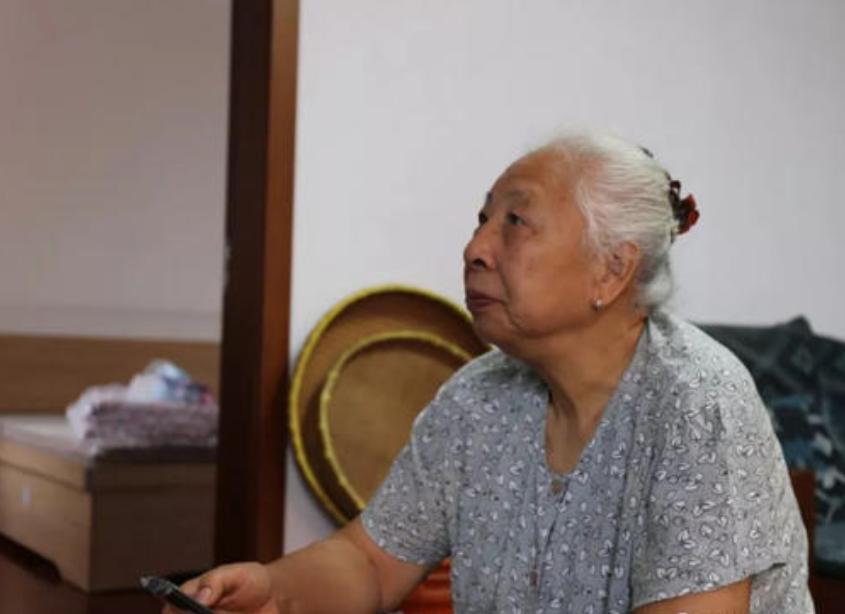 首颗原*弹子**基地的唯一私照:四位来自上海的姑娘,后来发展怎样?