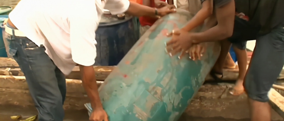 在巴拿马农村开一家超市,一年能赚100万,但进货的路却无比凶险