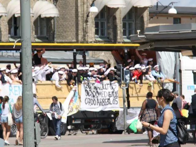 深夜除了晒烤串，还能晒太阳