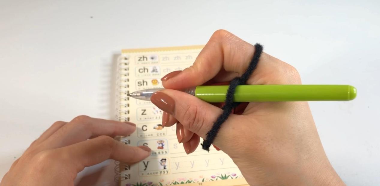 小孩子握笔姿势不正确怎么训练,怎么改正孩子错误的握笔姿势