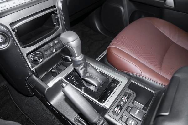 18款国产3.5普拉多越野测试,普拉多非承载式车身高速越野