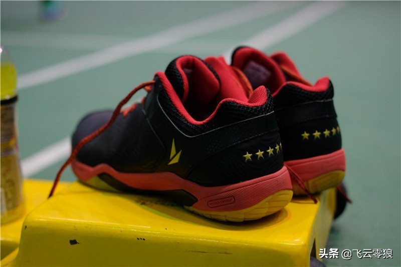 中羽高评分的羽毛球鞋,羽毛球鞋初学者推荐评测