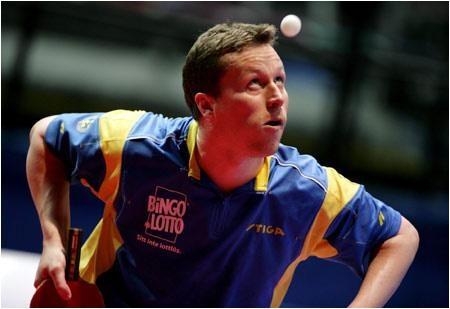 打乒乓球扶桌子什么意思,打乒乓球时能不能扶桌子